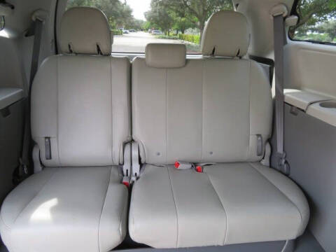 2014 Toyota Sienna LE Mobility 7-Passenger