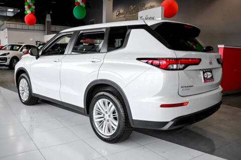 2024 Mitsubishi Outlander ES