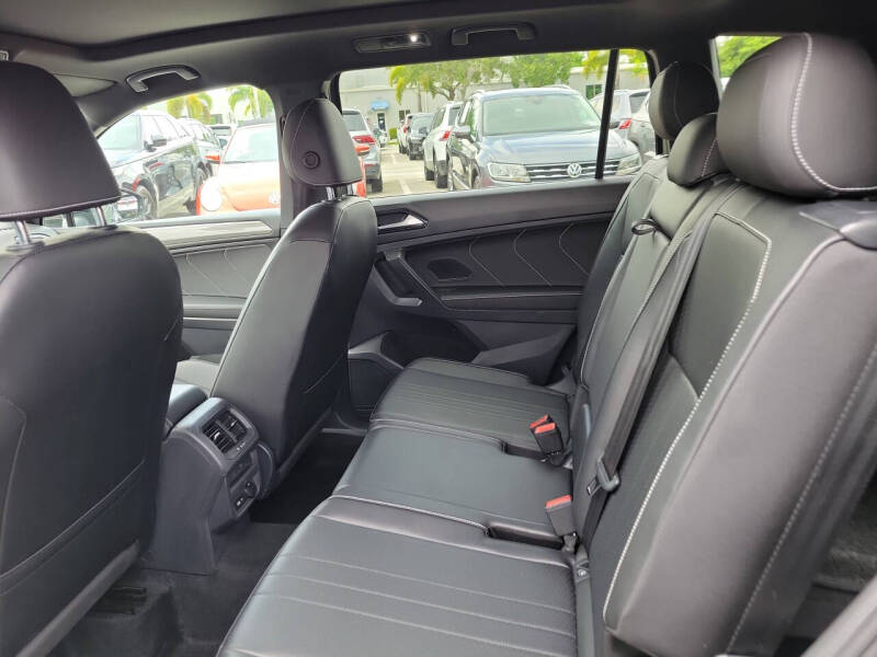 2022 Volkswagen Tiguan SE R-Line Black