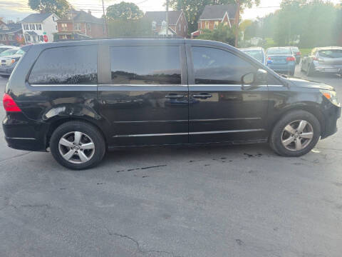 2011 Volkswagen Routan SE