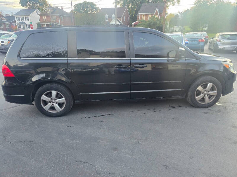 2011 Volkswagen Routan SE