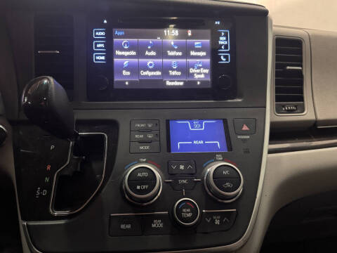 2016 Toyota Sienna XLE Premium 8-Passenger