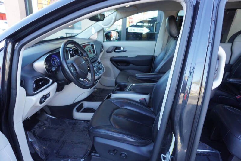 2022 Chrysler Pacifica Touring L