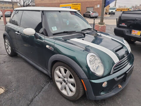 2005 MINI Cooper for sale at RON'S AUTO SALES INC in Cicero IL
