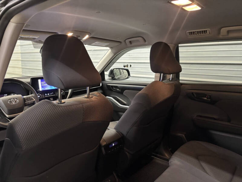 2023 Toyota Highlander LE