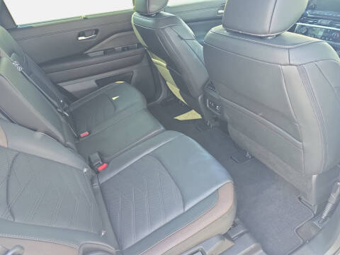 2025 Nissan Pathfinder Platinum