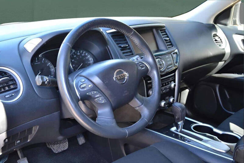 2018 Nissan Pathfinder SV