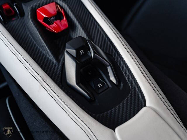 2024 Lamborghini Revuelto