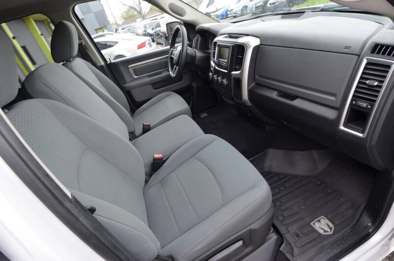 2017 RAM 1500 SLT