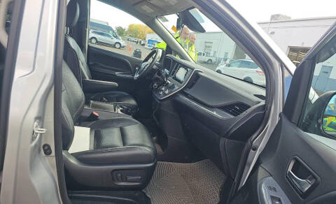 2020 Toyota Sienna SE 8-Passenger