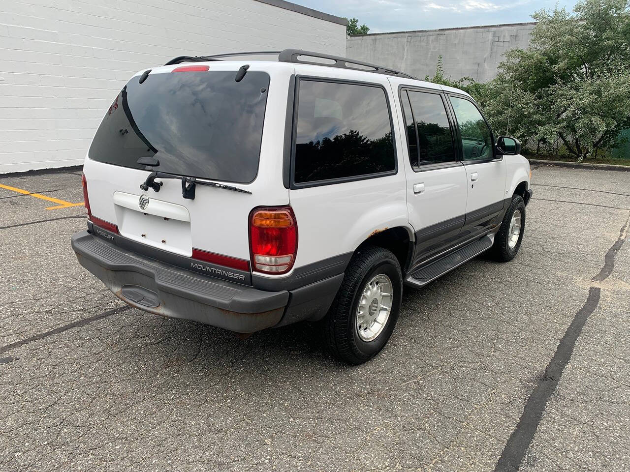 2000 Mercury Mountaineer for sale at Avilor Auto Terminal inc. in Central Islip, NY