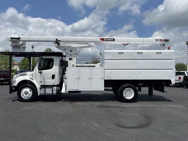 2017 Freightliner M2 106