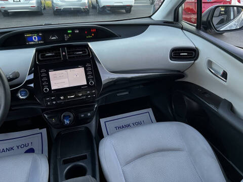 2022 Toyota Prius LE