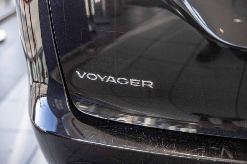 2022 Chrysler Voyager LX