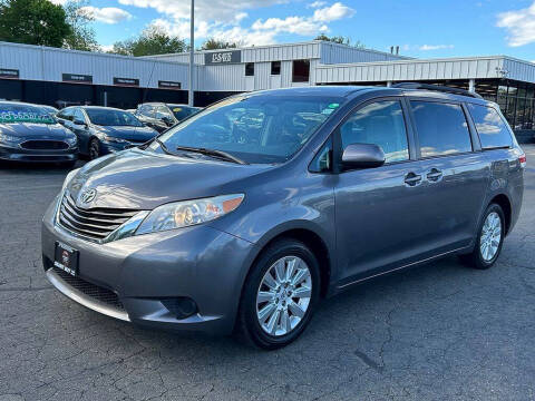 2014 Toyota Sienna LE 7-Passenger