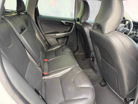 2017 Volvo XC60 T5 Dynamic