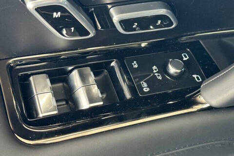 2025 Land Rover Range Rover P615 SV