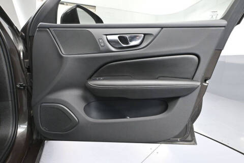 2022 Volvo S60 Recharge T8 R-Design Expression