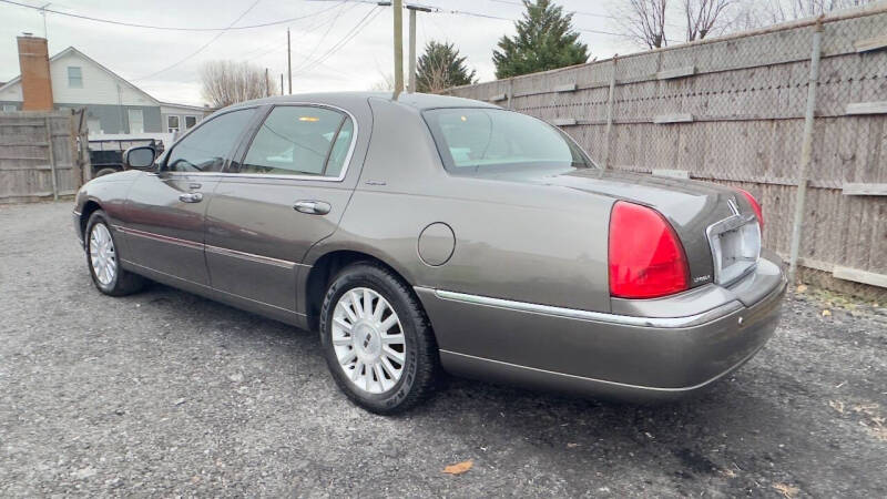 2003 Lincoln Town Car Signature