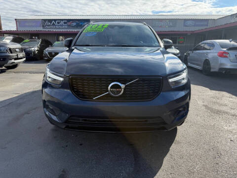 2022 Volvo XC40 T5 R-Design