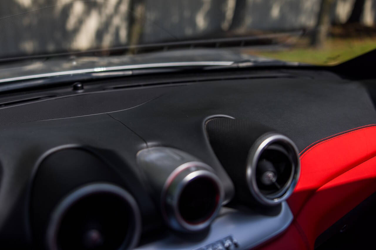 2015 Ferrari California T 36