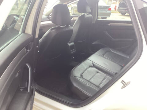 2014 Volkswagen Passat 1.8T S PZEV