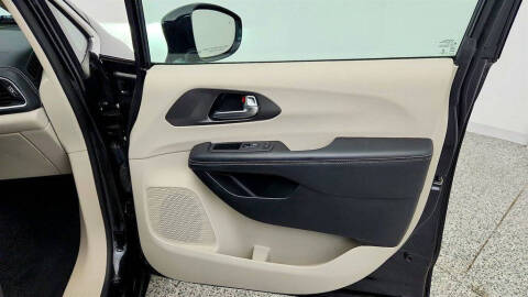 2022 Chrysler Pacifica Hybrid Touring L