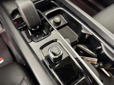 2024 Volvo XC60 B5 Core Dark Theme