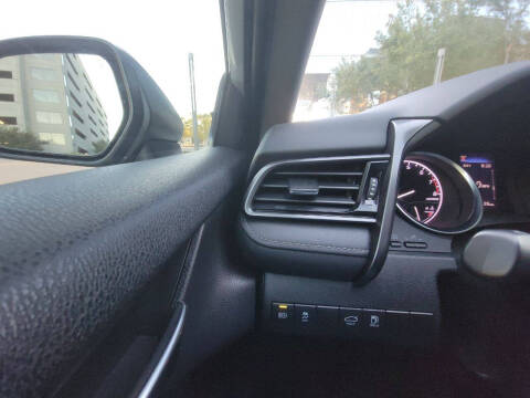 2020 Toyota Camry SE