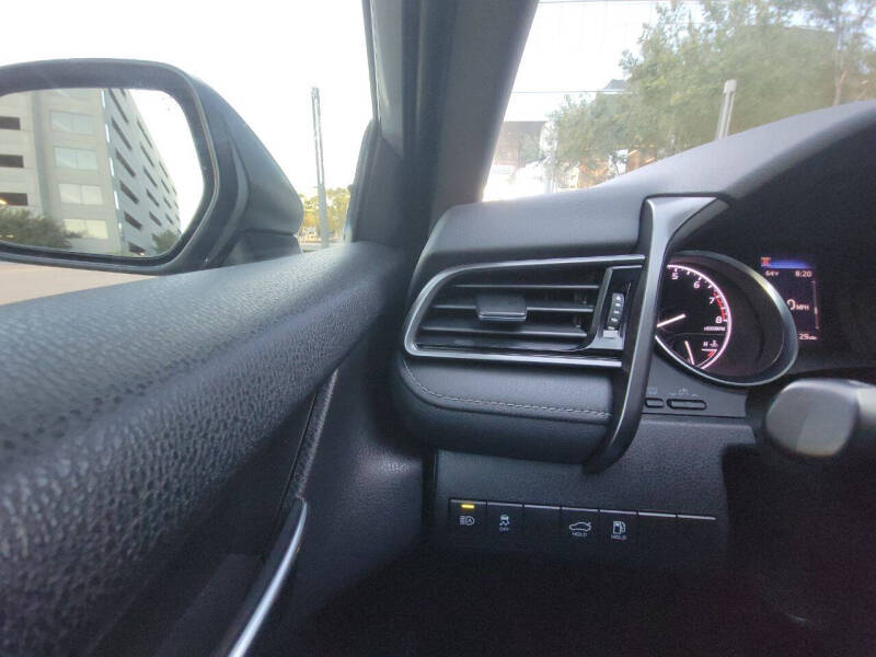 2020 Toyota Camry SE