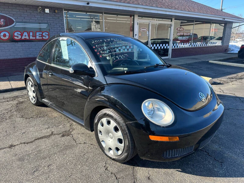 2010 Volkswagen New Beetle for sale at PETE'S AUTO SALES LLC - Middletown in Middletown OH