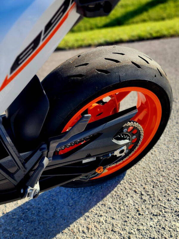2024 KTM 890 SMT