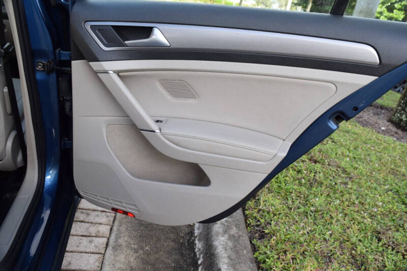 2015 Volkswagen Golf TDI SE