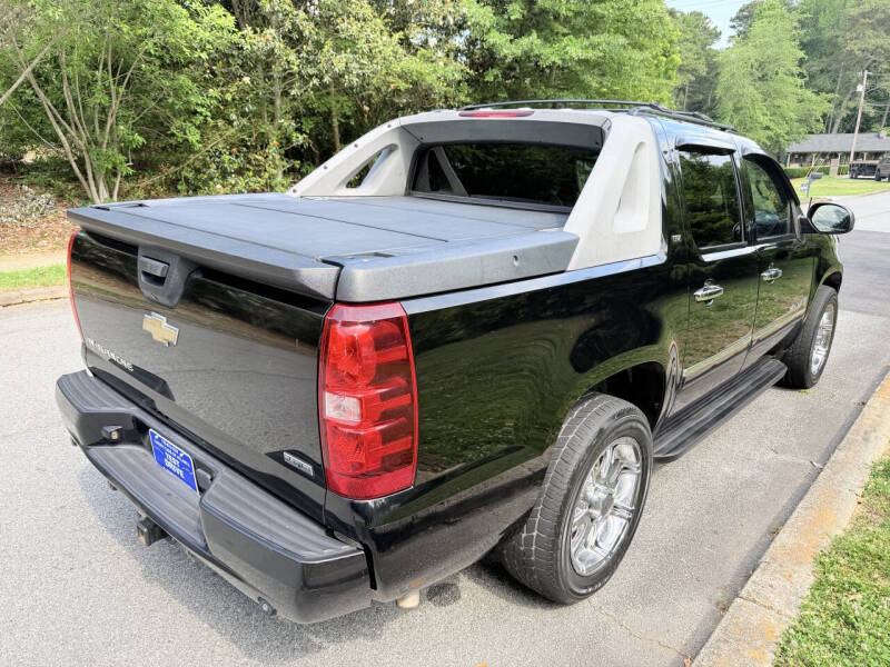 2011 Chevrolet Avalanche LTZ