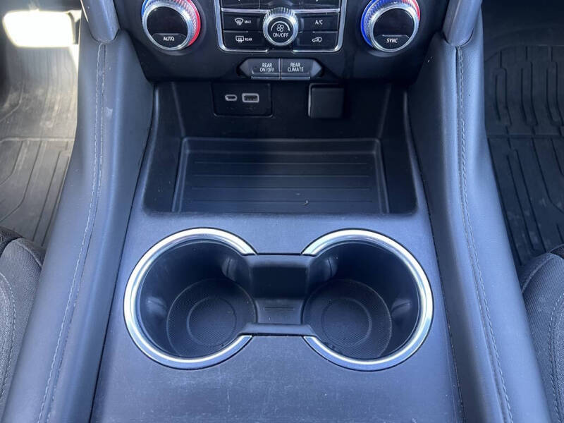 2022 GMC Yukon XL SLE