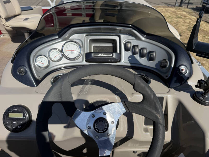 2021 Sun Tracker 20 DLX