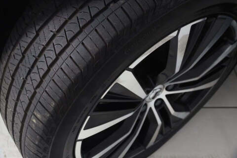 2023 Volvo XC60 B5 Plus Dark Theme