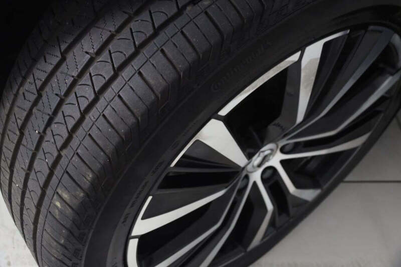 2023 Volvo XC60 B5 Plus Dark Theme