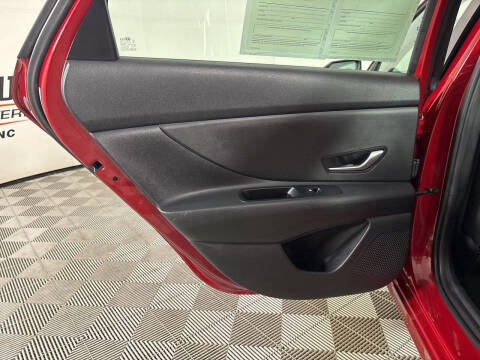 2025 Hyundai Elantra SE