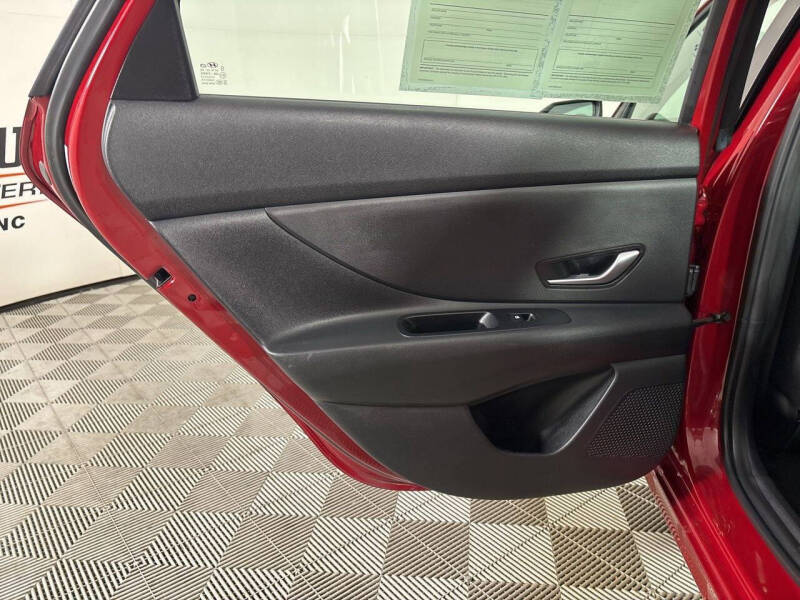 2025 Hyundai Elantra SE