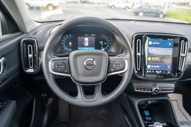 2024 Volvo XC40 B5 Plus Dark Theme