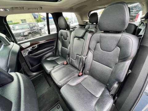 2016 Volvo XC90 T6 Momentum