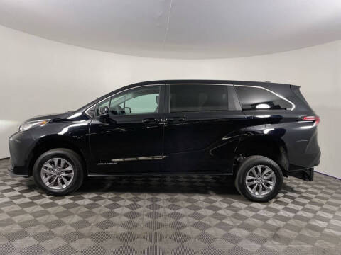 2023 Toyota Sienna LE 8-Passenger