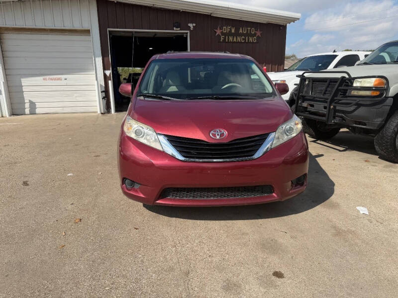 2014 Toyota Sienna LE 8-Passenger