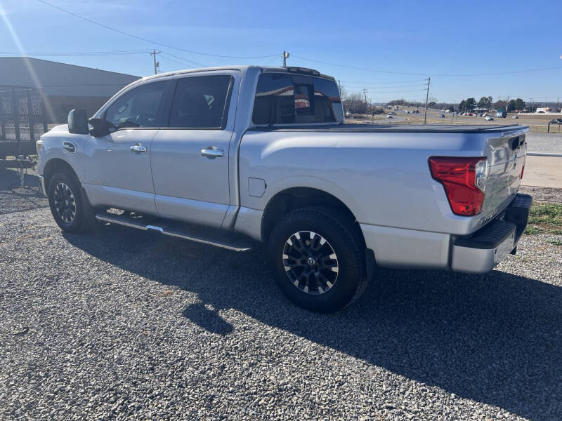 2017 Nissan Titan SL