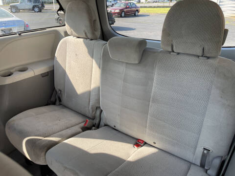 2011 Toyota Sienna LE 8-Passenger