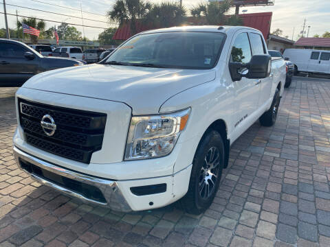 2020 Nissan Titan for sale at Affordable Auto Motors in Jacksonville FL