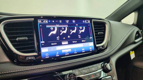 2027 Chrysler Pacifica Select