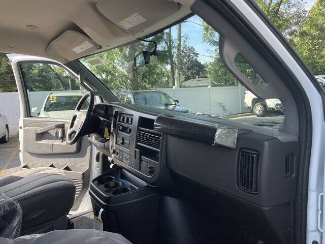 2025 Chevrolet Express 2500