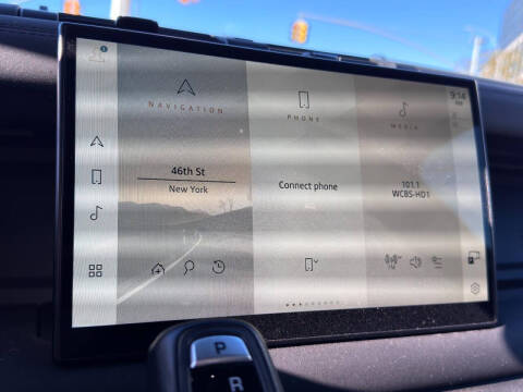 2024 Land Rover Defender 130 P400 X-Dynamic SE